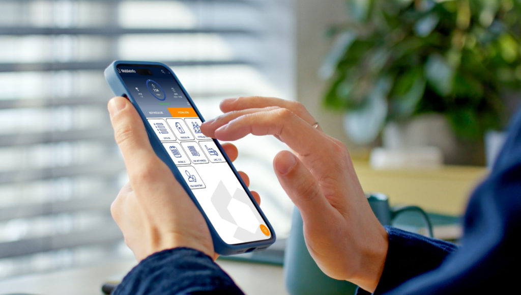 telefon z aplikacją MobileInfo